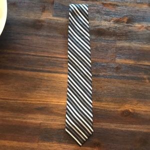 Black, white, and gray Croft&Barrow tie